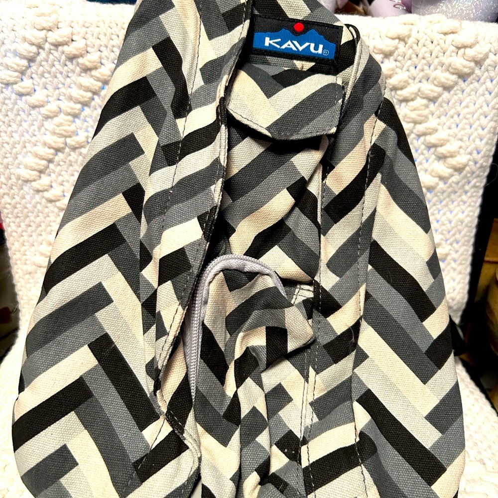 KAVU Women's Black and White Bag